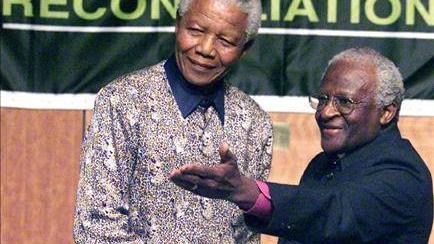 Nelson Mandela et Desmond Tutu en 1998. [Reuters]