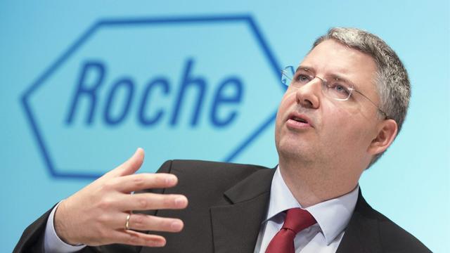 Le revenu annuel de Severin Schwan, patron de Roche, s'élève à près de 15,8 millions en 2012. Le plus bas salaire au sein de l'entreprise se monte à 61'000 francs par an. Le ratio de 1:261 est le plus élevé du pays, selon les chiffres de Travail.Suisse. [Georgios Kefalas]