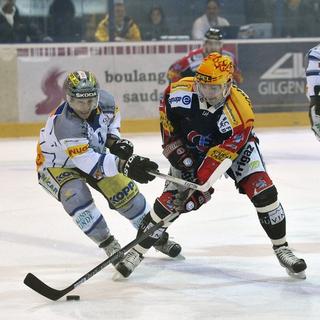 Fribourg-Gottéron s'est imposé dans sa patinoire 4 à 2 face à Bienne lors de la première rencontre des quarts de finale play-off. [Photopress/Keystone - Sandro Campardo]