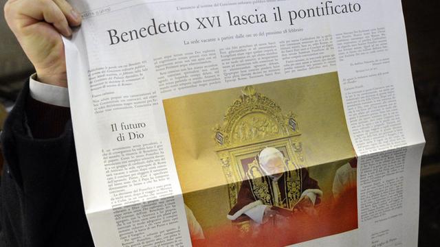 La presse italienne respecte la démission du pape. [Andreas Solaro]