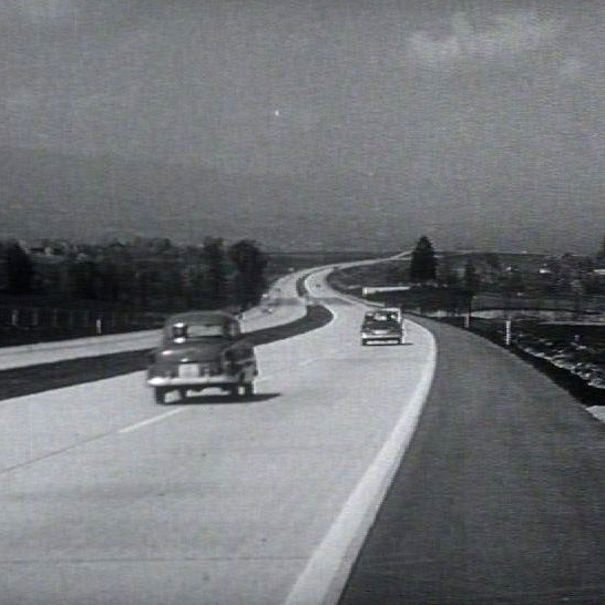 Trafic sur l'autoroute A1 en 1964. [RTS]