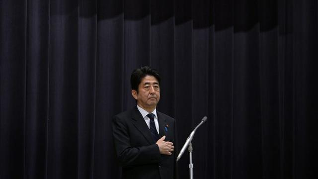 Le premier ministre japonais Shinzo Abe a exprimé son inquiétude pour les otages japonais, ce dimanche 20 janvier. [Franck Robichon / EPA]