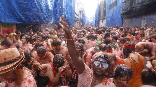 Le nombre de participants au festival de la Tomatina à Buñol était limité à 20'000 cette année.