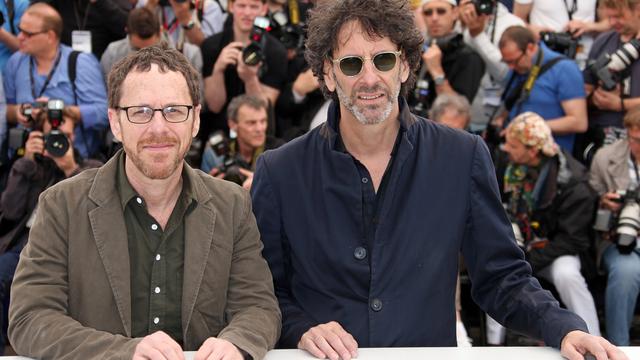 Ethan et Joel Coen lors de la présentation de leur film à Cannes. [Joel Ryan/Invision/AP]