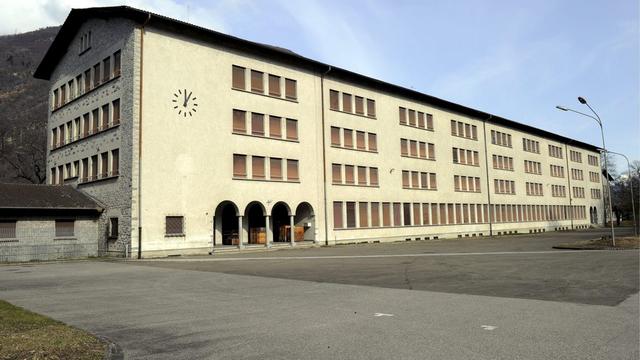 L'ancienne caserne de Losone au Tessin accueillera des requérants d'asile. [Karl Mathis]
