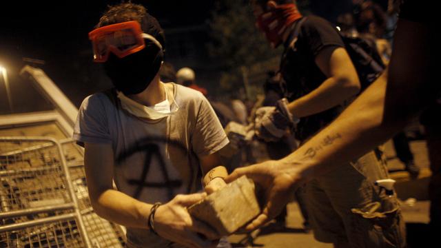 De nouveaux  heurts ont opposé policiers et manifestants à Istanbul. [Kostas Tsironis]