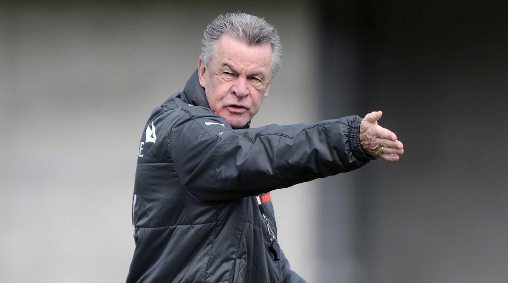 Ottmar Hitzfeld veut une concentration maximale de ses joueurs. [KEYSTONE - WALTER BIERI]