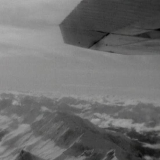 Survol de la région du Mont-Blanc en 1966. [RTS]