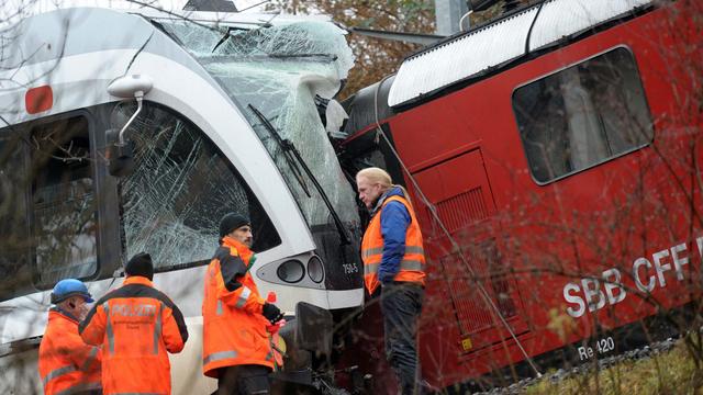 Les deux RER sont entrés en collision à proximité de la gare de Neuhausen-am-Rheinfall (SH). [Steffen Schmidt]