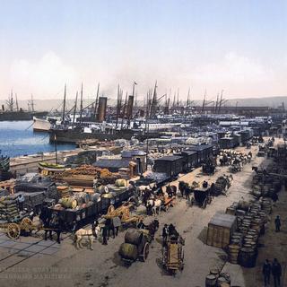 Marseille: Quai de la Joliette et Messageries maritimes vers la fin du 19e siècle. [D.P.]