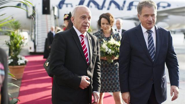 Ueli Maurer et le président finlandais Sauli Niinistoe. [Ennio Leanza]