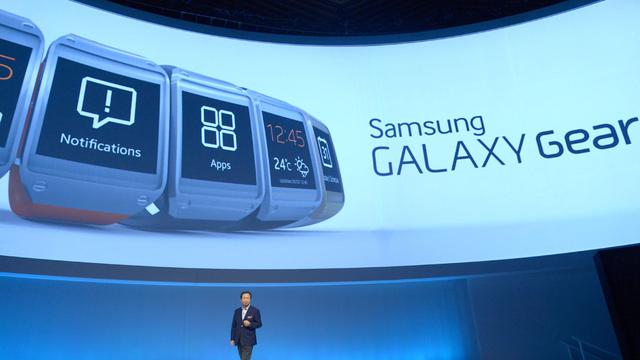 Samsung a devancé Apple en présentant sa "smart watch" mercredi soir, lors d'un show à Berlin. [Rainer Jensen]