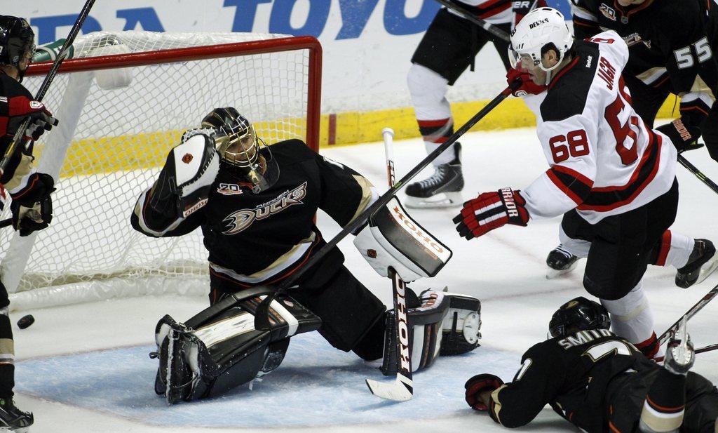 Auteur de 21 arrêts, Jonas Hiller n'a pas pu éviter la défaite des Ducks. [KEYSTONE - Alex Gallardo]