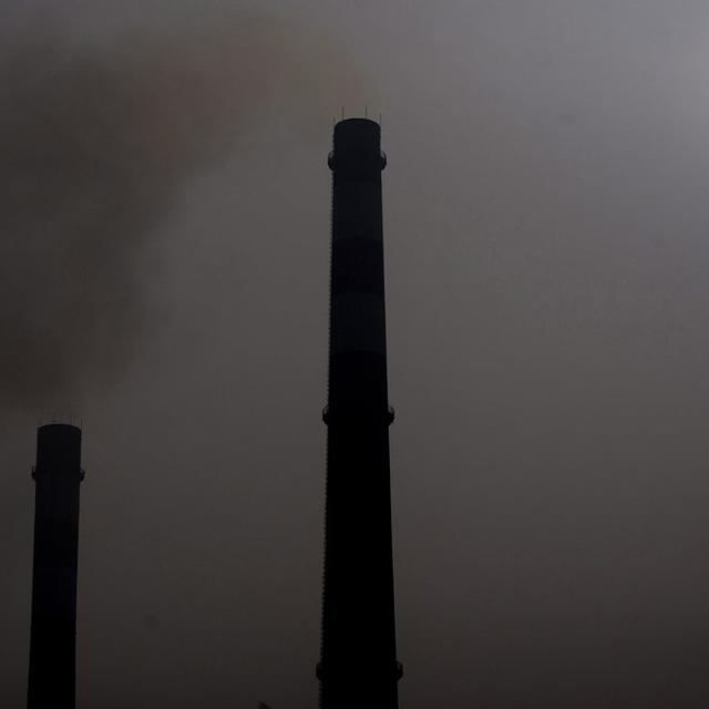 Les autorités ont ordonné à certaines usines de réduire leurs émissions.