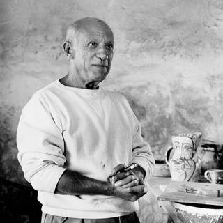 Pablo Picasso dans son atelier à Vallauris. [Roger Viollet / AFP]
