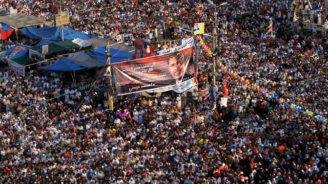 Des pro-Morsi se sont rassemblés place Rabaa al-Adawiya au Caire pour les prières de l'Aïd el-Fitr qui marquent la fin du ramadan. [Anadolu Agency - Ahmed Ismail]