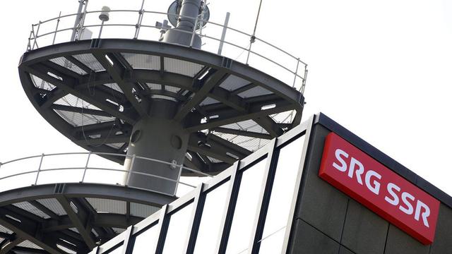 Le logo SRG SSR sur le bâtiment de la télévision suisse à Zurich. [Walter Bieri]