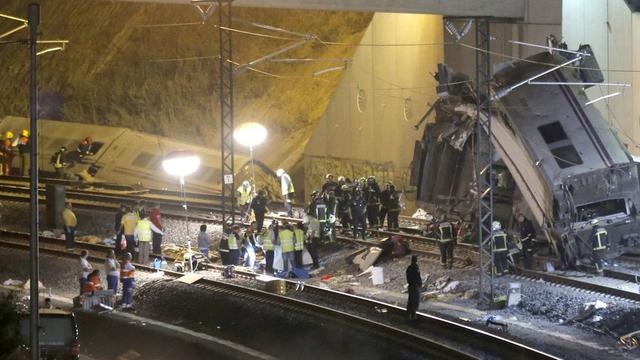 Les secouristes ont retrouvé 73 corps dans les décombres du train et quatre autres personnes sont mortes à l'hôpital. [EPA/LAVANDEIRA JR]