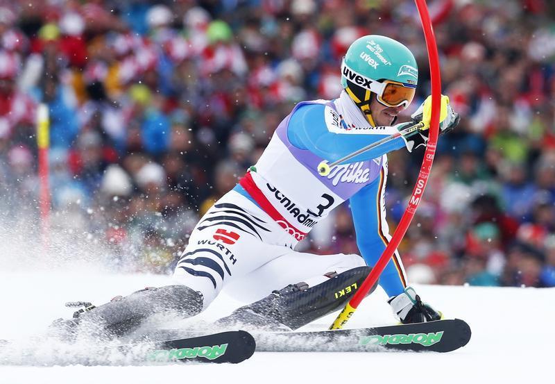Felix Neureuther of Germany skis during the first run of the men's Slalom race at the World Alpine Skiing Championships in Schladming February 17, 2013. REUTERS/Dominic Ebenbichler (AUSTRIA - Tags: SPORT SKIING) [Dominic Ebenbichler]