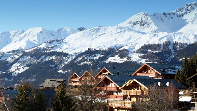 "Il y a pire perspective que de siéger trois semaines à Crans-Montana", a plaidé en vain This Jenny (UDC/GL) mercredi. [© Shadow/Fotolia.com]