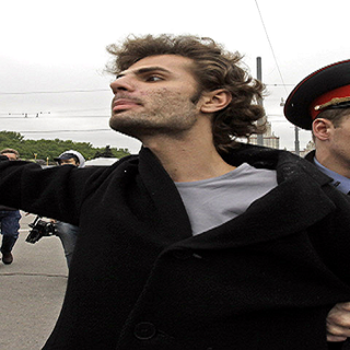 les passions se sont exacerbées à l'extérieur du parlement russe, où la police a arrêté 20 militants pro-gays qui tentaient d'organiser un "kiss-in". [Alexander Zemlianichenko]