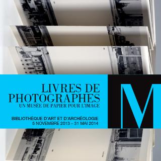 Affiche de l'exposition "Livres de photographes, un musée de papier pour l'image". [institutions.ville-geneve.ch]