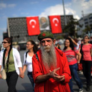 Les contestataires de la place Taksim à Istanbul ont décidé de poursuivre leur mouvement d'occupation ce samedi. [Bulent Kilic]