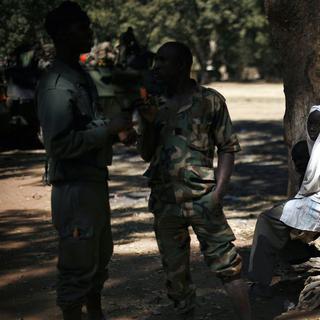 Des soldats français et maliens postés à Niono, à 400 km au nord de la capitale Bamako. [AP Photo/Jerome Delay]