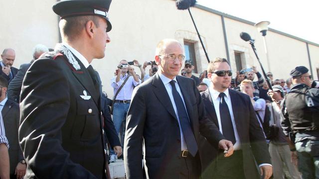 Le président du Conseil italien Enrico Letta a été hué à son arrivée à Lampedusa. [EPA/Keystone - Franco Lannino]