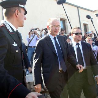 Le président du Conseil italien Enrico Letta a été hué à son arrivée à Lampedusa. [EPA/Keystone - Franco Lannino]