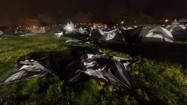 Le camping d'Ipsach, qui devait accueillir les participants à la Fête fédérale de gymnastique de Bienne, a été frappé par un violent orage. [Gian Ehrenzeller]