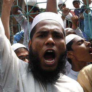 Depuis plusieurs mois, Dacca voit des affrontements entre la jeunesse et les islamistes. [EPA/Abir Abdullah]