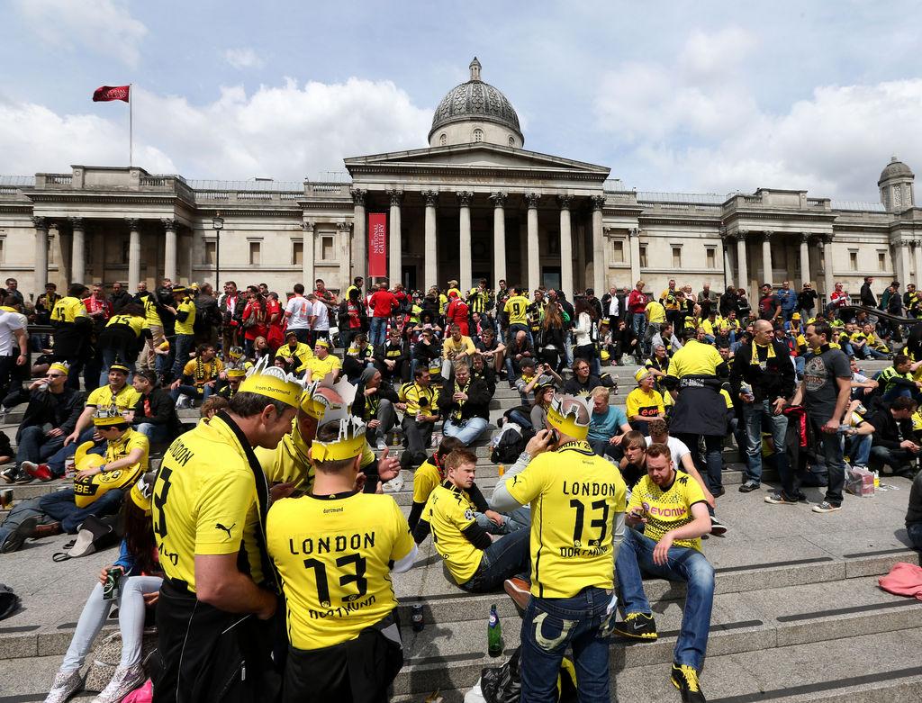 Des fans allemands rassemblés à Trafalgar Square, dans le centre de Londres. [AP Photo/ John Walton, PA]