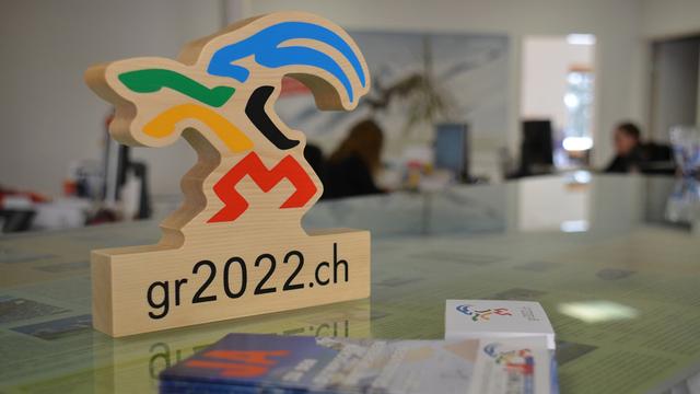 Matériel de propagande pour les Jeux Olympiques aux Grisons en 2022. [Gaël Klein.]