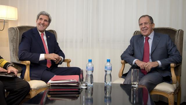 Le secrétaire d'Etat américain, John Kerry et le ministre des Affaires étrangères russe, Sergueï Lavrov. [Carolyn Kaster - AP Photo]