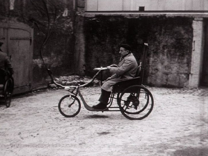 Arrivée à l'atelier du Centre social protestant, 1956 [RTS]