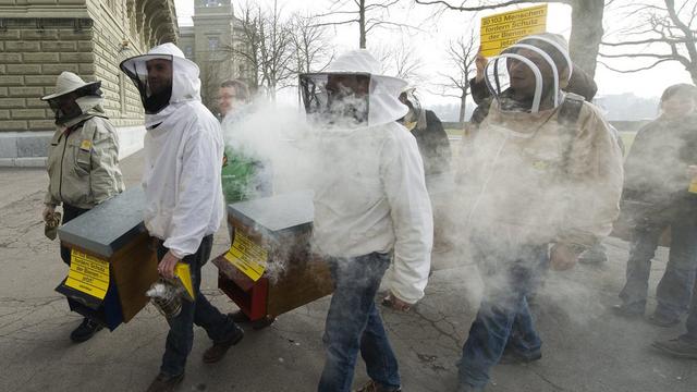 Les pétitionnaires avaient soigné leur arrivée au Palais fédéral. [Lukas Lehmann]