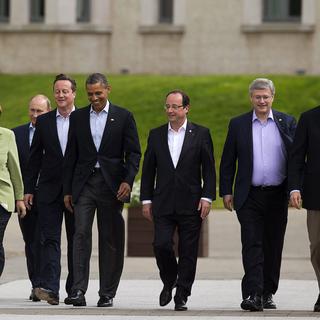 Une femme et sept hommes au sommet du monde. Les chefs d'Etat du G8 réunis en Irlande du Nord le 18 juin 2006 (de gauche à droite Shinzo Abe, Angela Merkel, Vladimir Poutine, David Cameron, Barack Obama, François Hollande, Stephen Harper et Enrico Letta. [EPA/KERIM OKTEN]