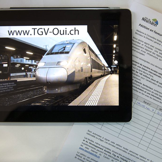 Pétition en faveur du maintien de la ligne TGV Berne-Paris passant par la gare de Neuchâtel. [Jean-Christophe Bott]