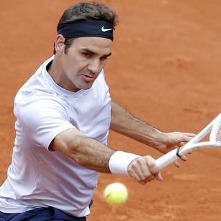 Roger Federer affronte Gilles Simon ce dimanche en fin d'après-midi pour une place en quarts de finale de Roland Garros. [Ian Langsdon - EPA]