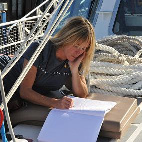 Géraldine Danon à bord de son voilier "Fleur australe". [fleuraustrale.fr]