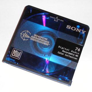 Le MiniDisc permettait d’enregistrer du son au format numérique. [CC BY-SA 3.0 Pascal Giessler]