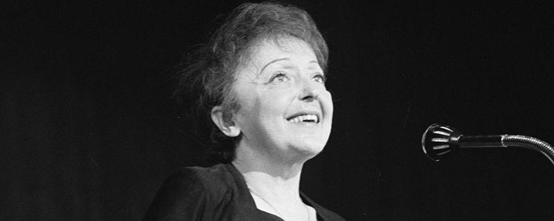 Edith Piaf en 1962 à Rotterdam. [CC-BY-SA - Nationaal Archief, La Haye.]