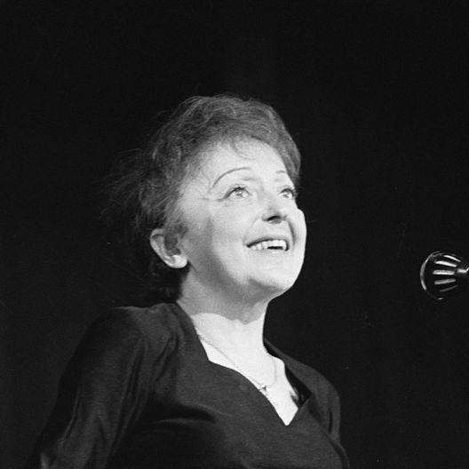Edith Piaf en 1962 à Rotterdam. [CC-BY-SA - Nationaal Archief, La Haye.]