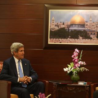 Le chef de la diplomatie américaine, John Kerry a rencontré le président palestinien, Mahmoud Abbas. [Fadi Arouri - EPA]