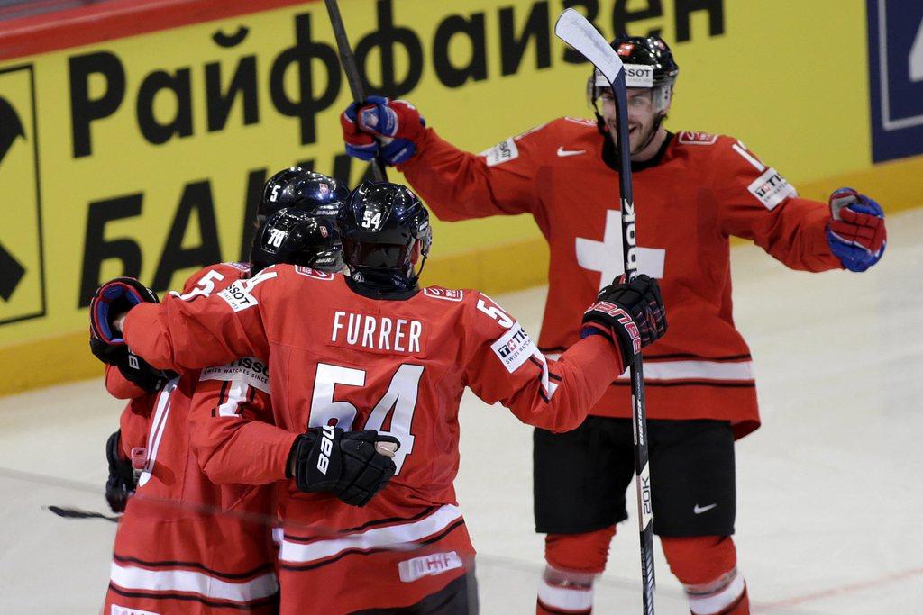 Furrer congratule ses coéquipiers après l'ouverture du score. [SALVATORE DI NOLFI]