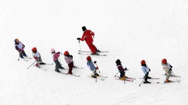 Passer par une école de ski, pour bien apprendre. [diego cervo]