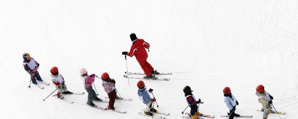 Passer par une école de ski, pour bien apprendre. [diego cervo]