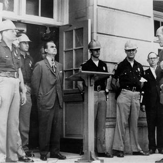 Le gouverneur George Wallace, le 12 juin 1963 à Tuscaloosa. [AP/Keystone - Calvin Hannah/Tuscaloosa News]