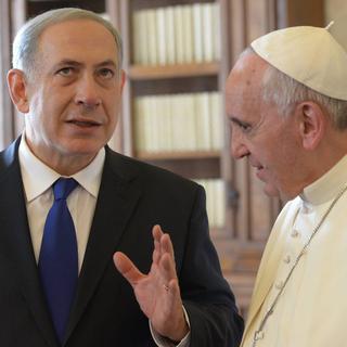 Benjamin Netanyahou s'est entretenu avec le pape François lors de sa visite au Vatican. [Ben Gershom]